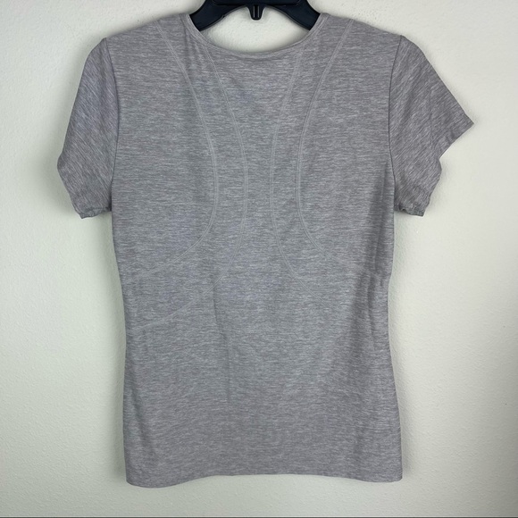 Reebok Woman’s Gray Round Neck short sleeve workout tee shirt size Small - Picture 5 of 8